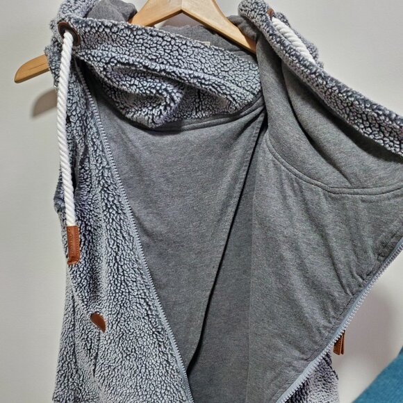 WANAKOME Kira Sherpa Hooded Vest Asymmetric Zip Wool Blend Grey Women's Small - Picture 7 of 16